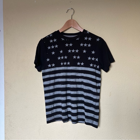 3/$20 Old navy black and gray American flag - Picture 6 of 9